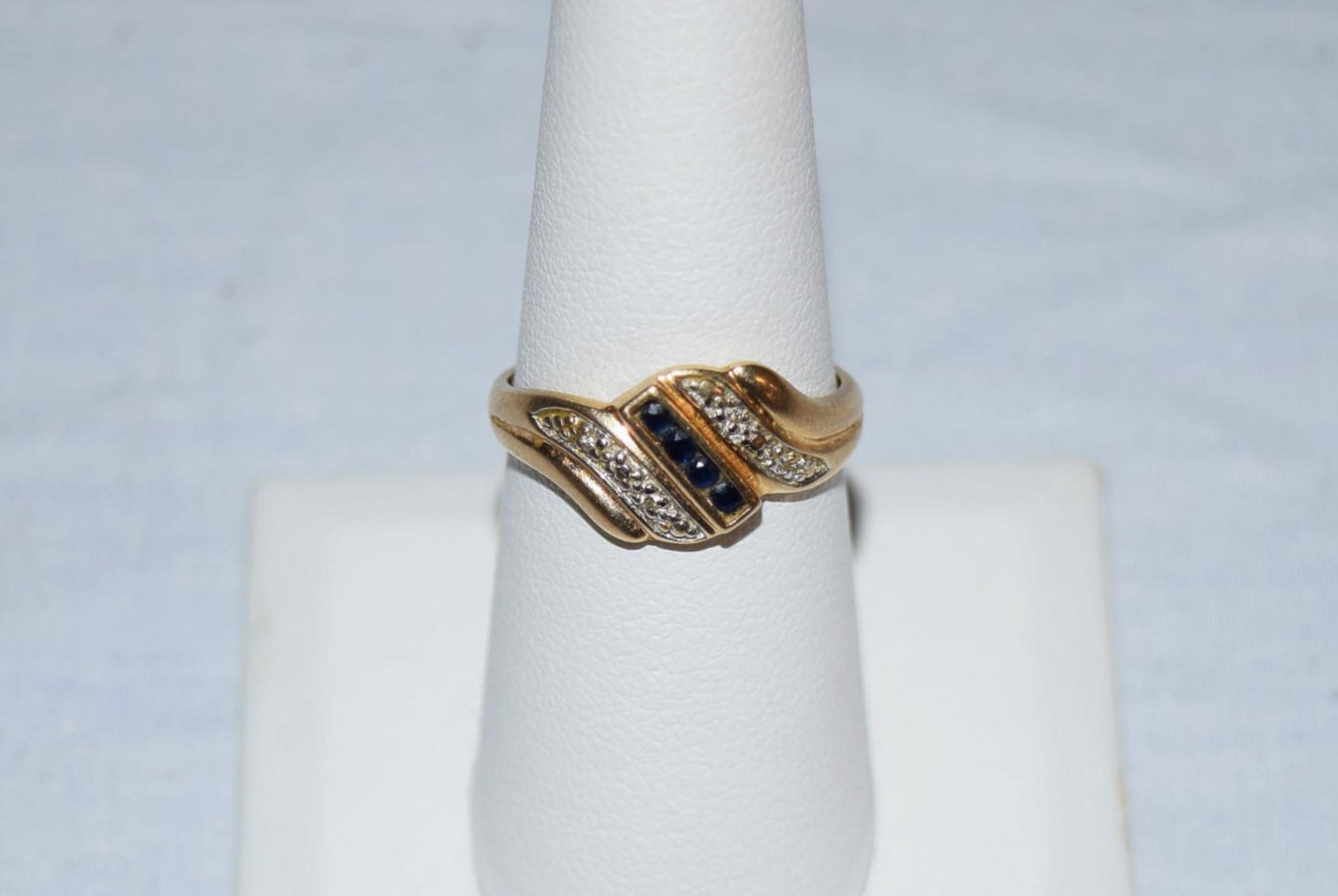 Estate 10K Yellow Gold Ladies Ring