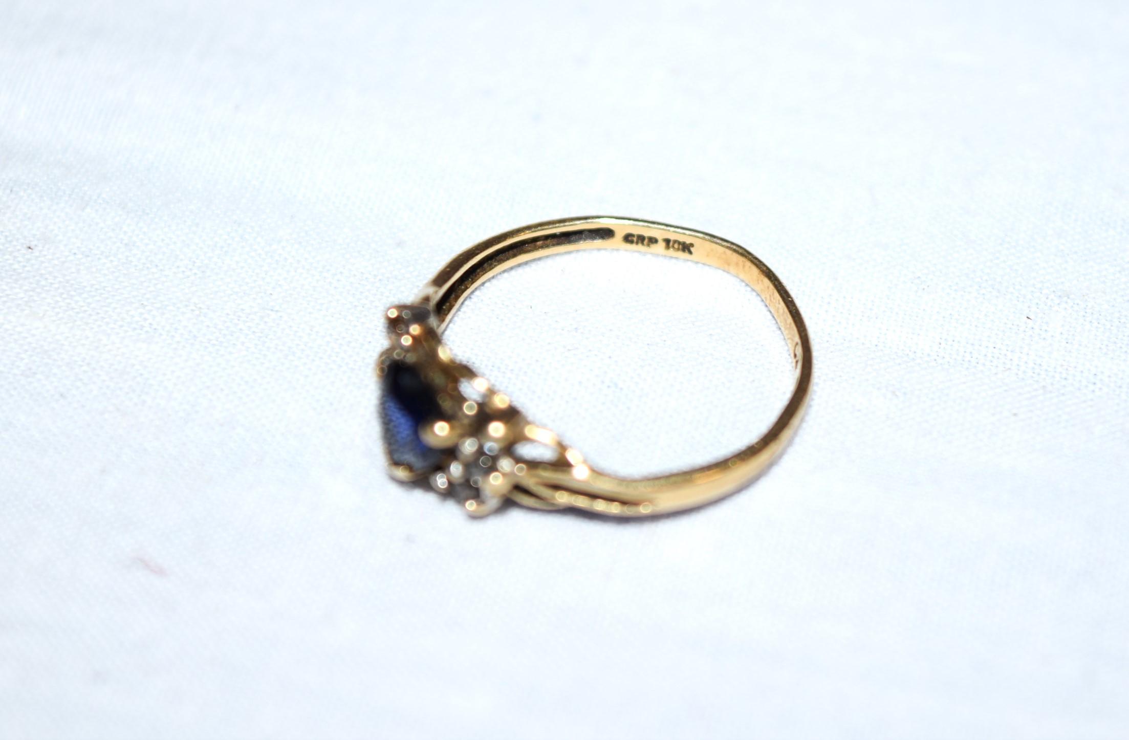 Estate 10K Gold Ring with Sapphire