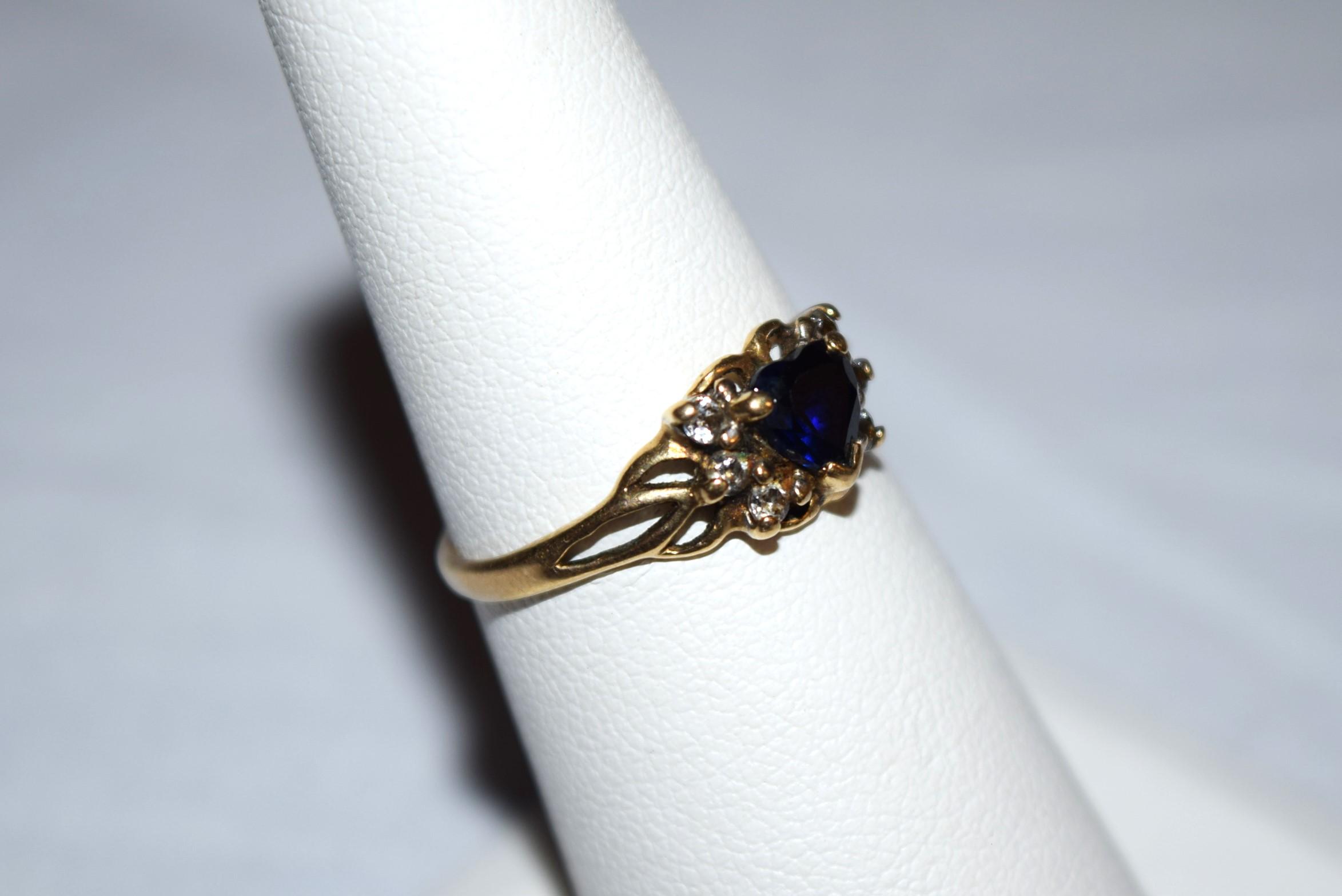 Estate 10K Gold Ring with Sapphire