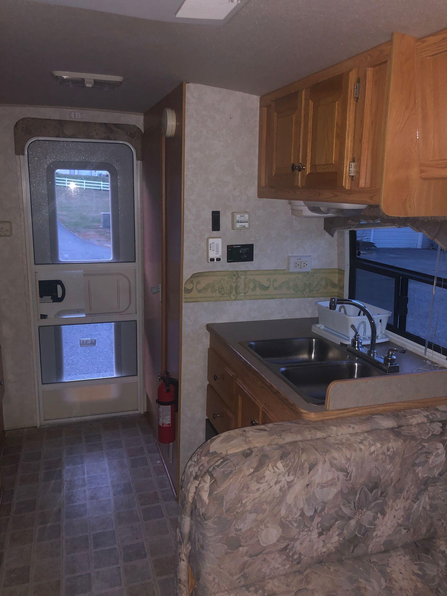 2003 R vision Motor Home