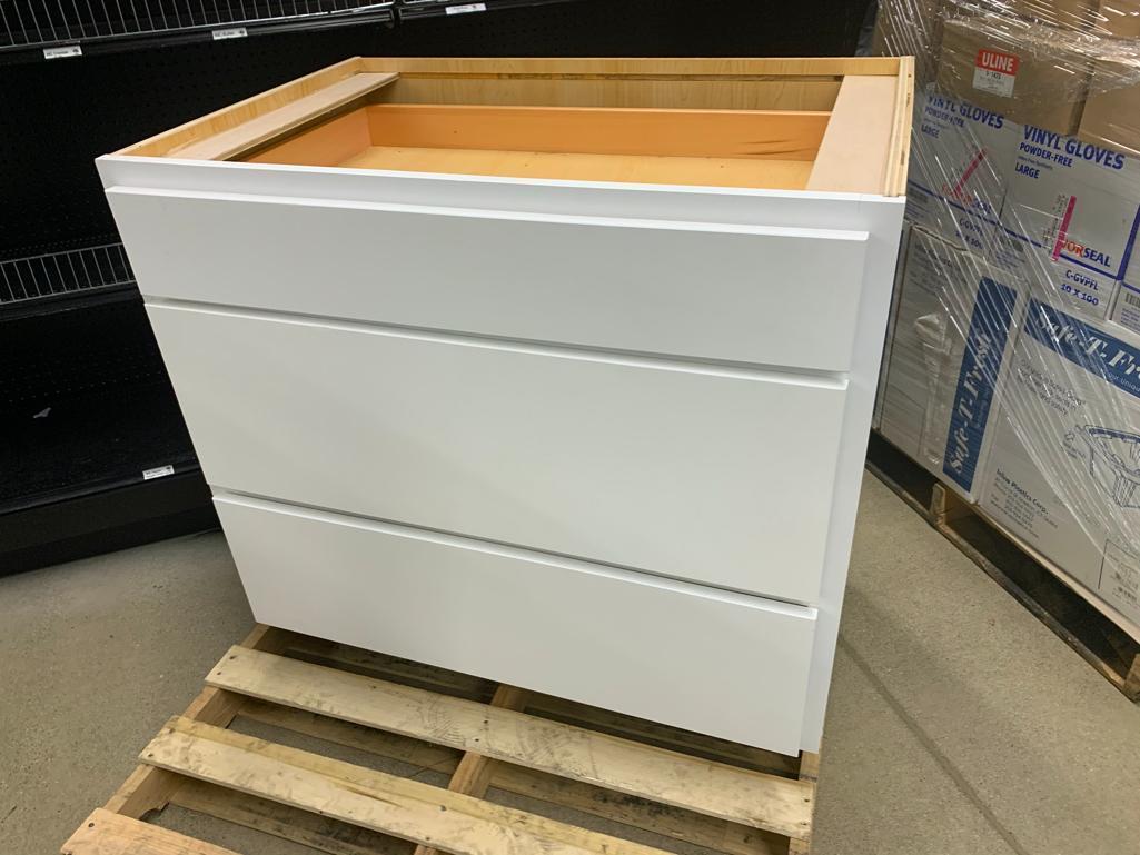 Misc cabinets, including corner lazy Susan