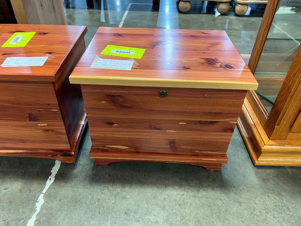 CEDAR CHEST W KEY NATURAL 17X14X14 IN