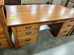 QSWO EXECUTIVE DESK HARVEST 72X38X30 IN