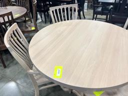 OAK DINING TABLE W 4 SIDE CHAIRS, 48 IN ROUND