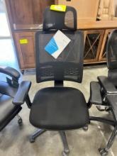 BLACK ROLLING OFFICE CHAIR