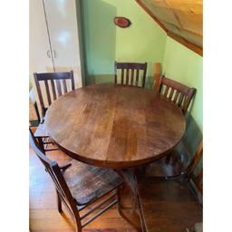 Vintage Single Pedestal Table & 5 Chairs