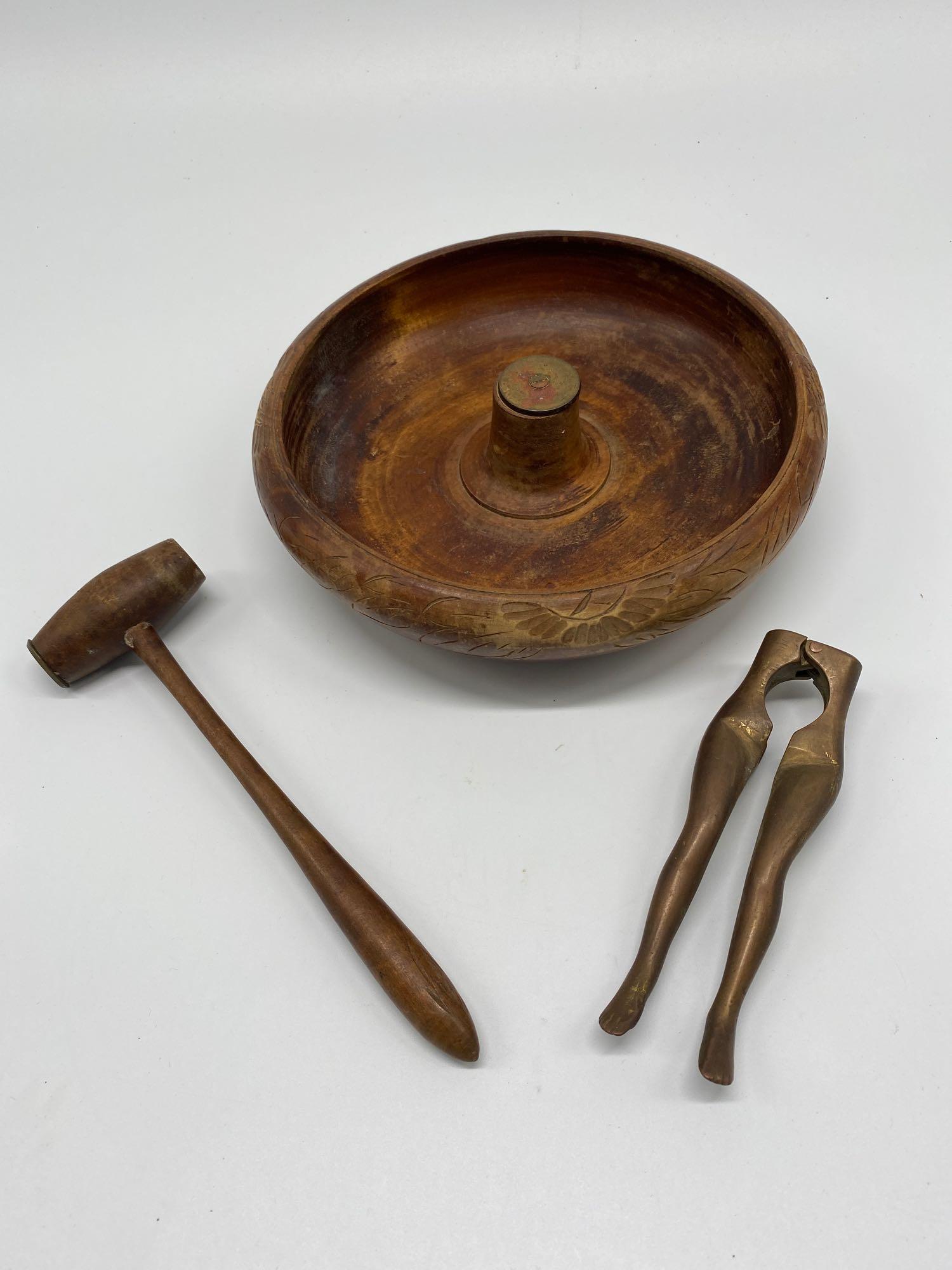 Risqu'e Nut Cracker, Bowl & Hammer