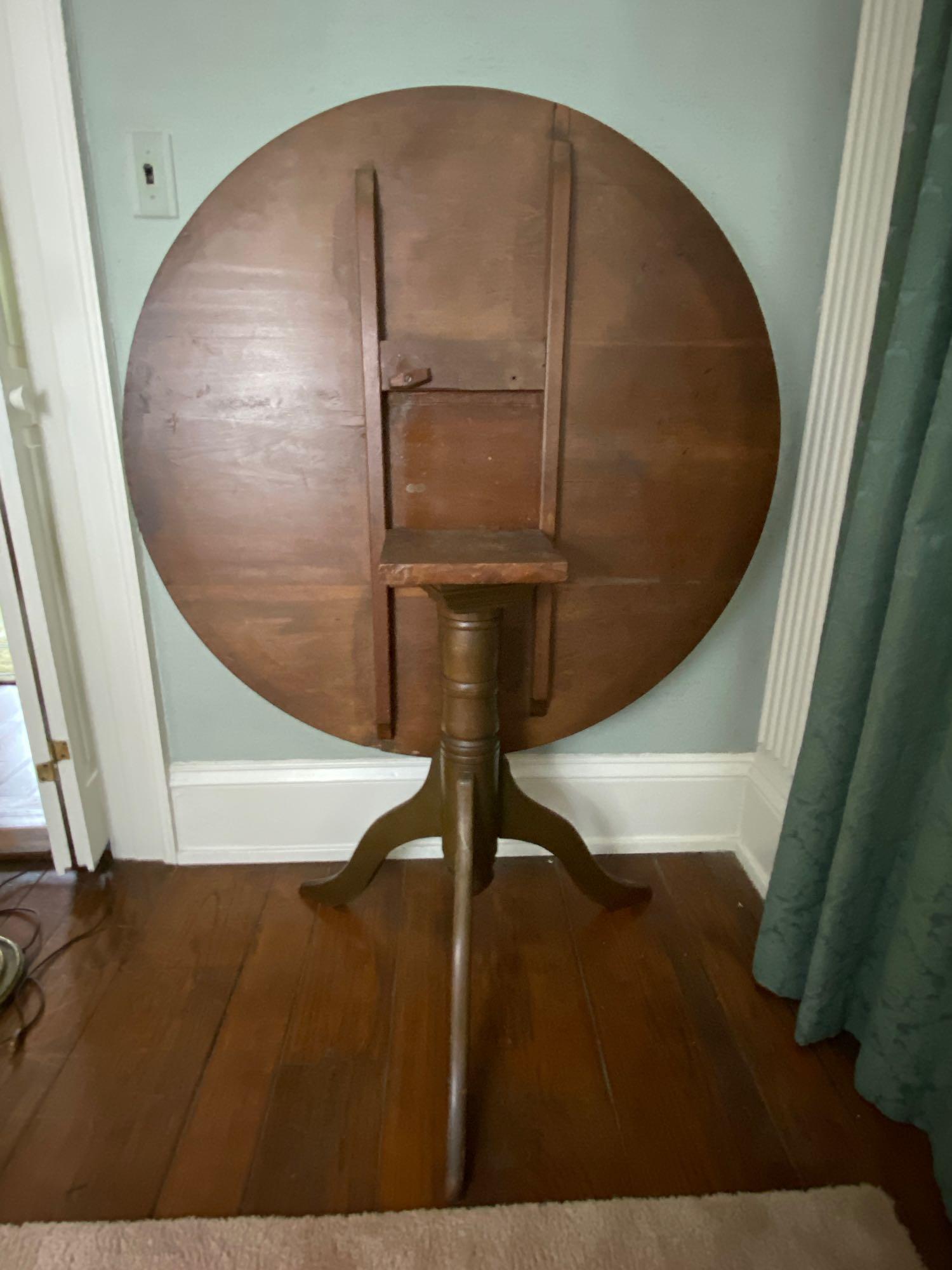 1850s American Country Walnut Tilt Top Table