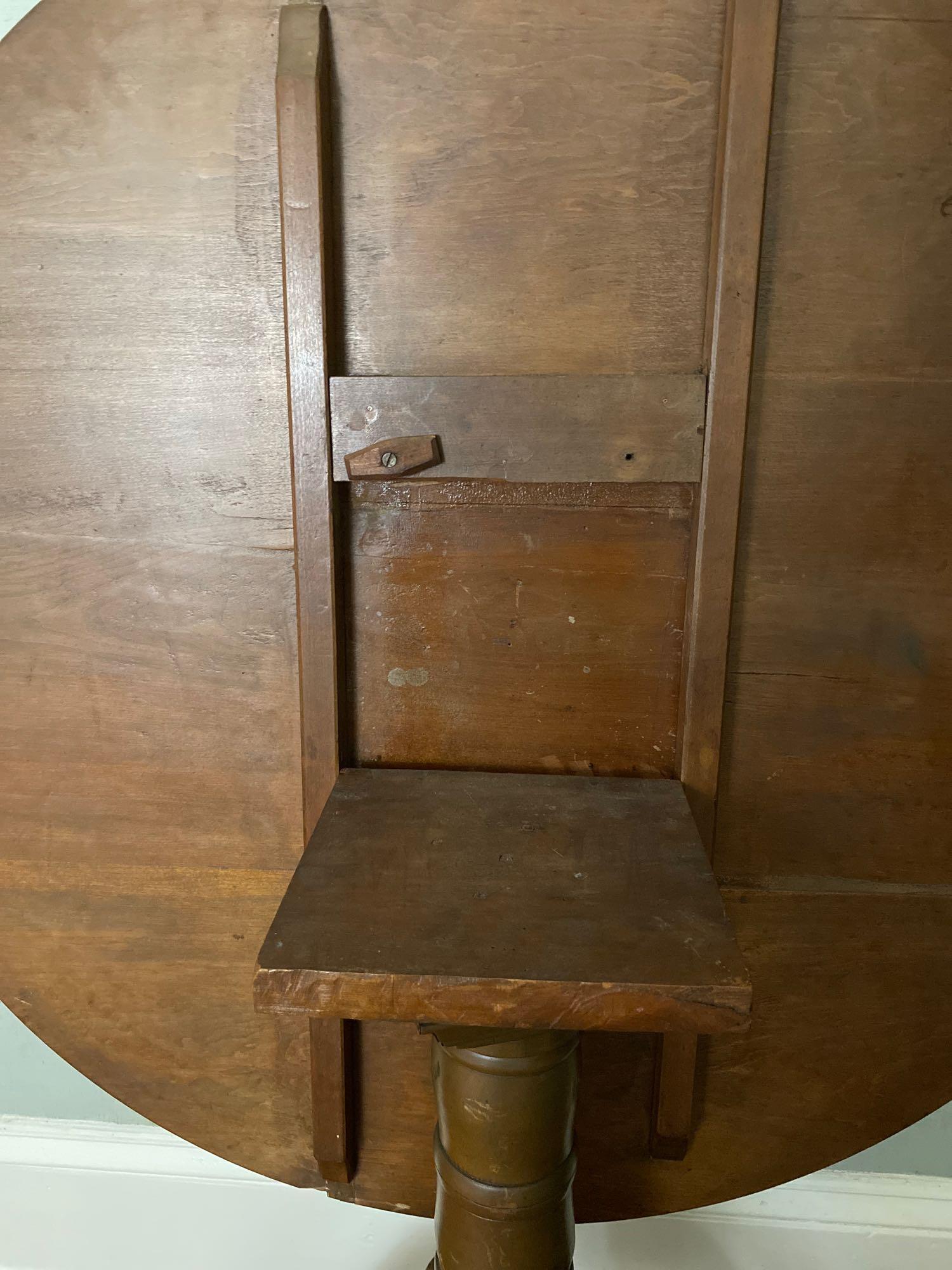 1850s American Country Walnut Tilt Top Table