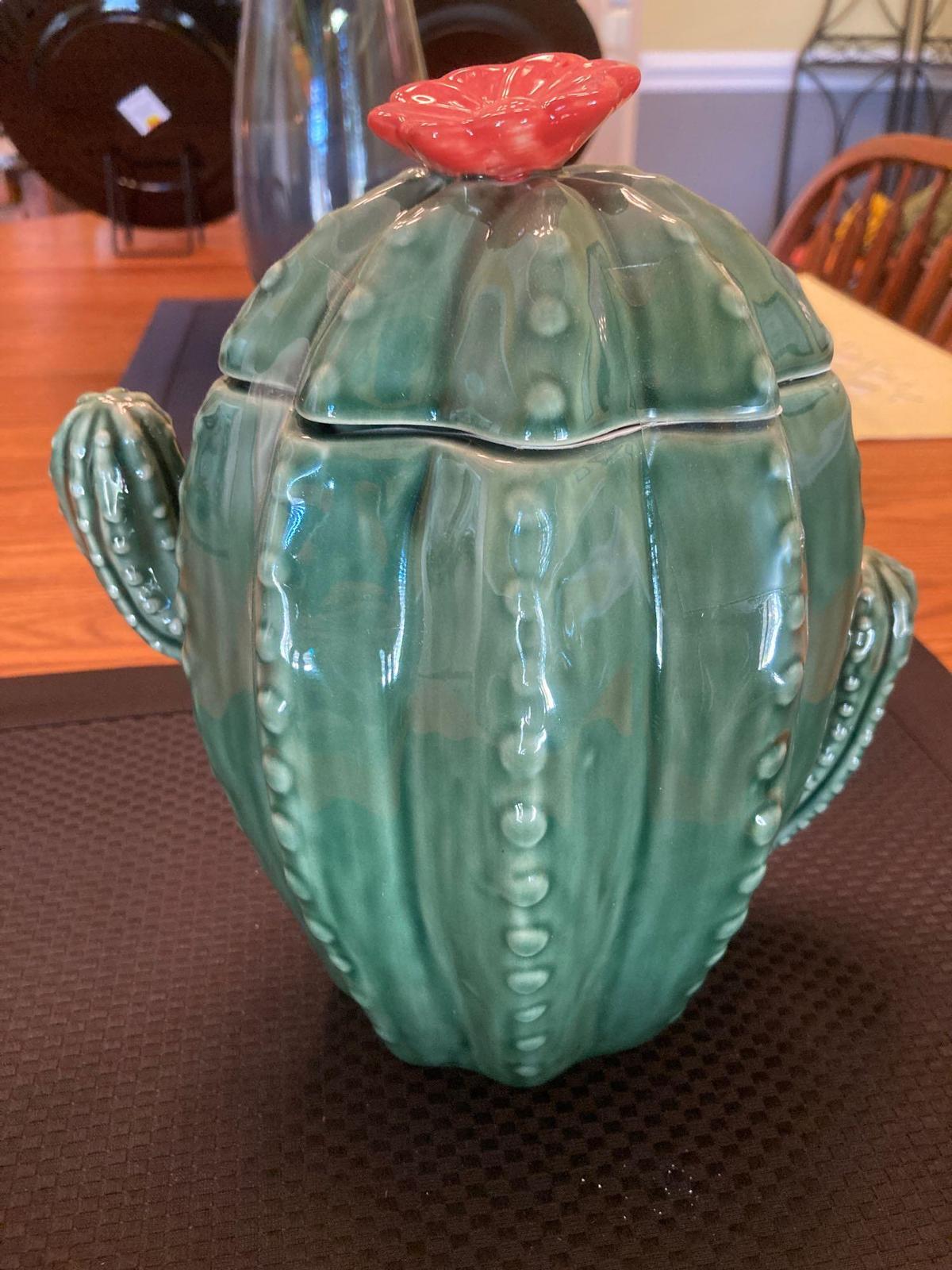 Ceramic cactus with opening lid