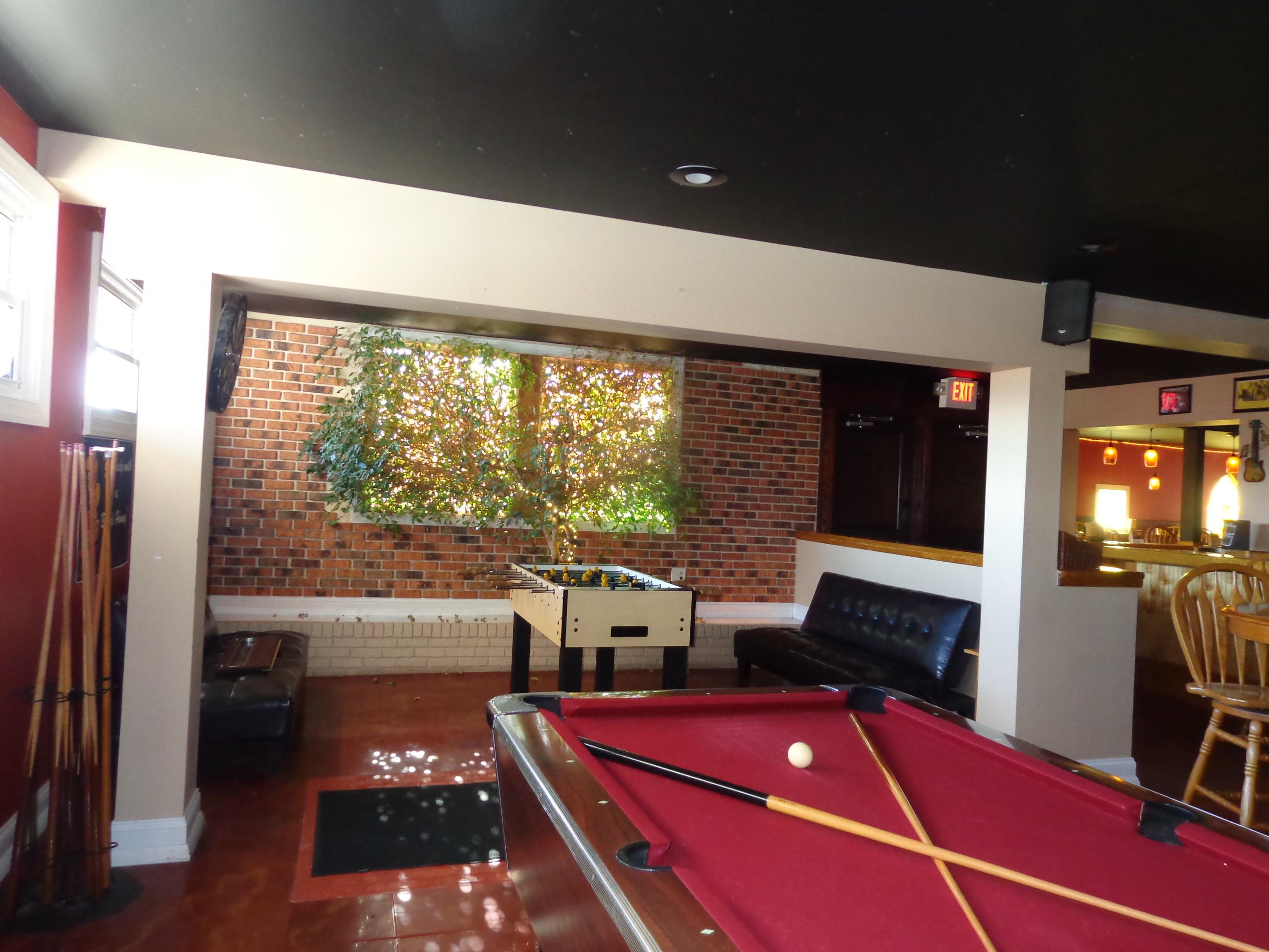 Fully furnished restaurant - would work great for a restaurant & brewery combination.