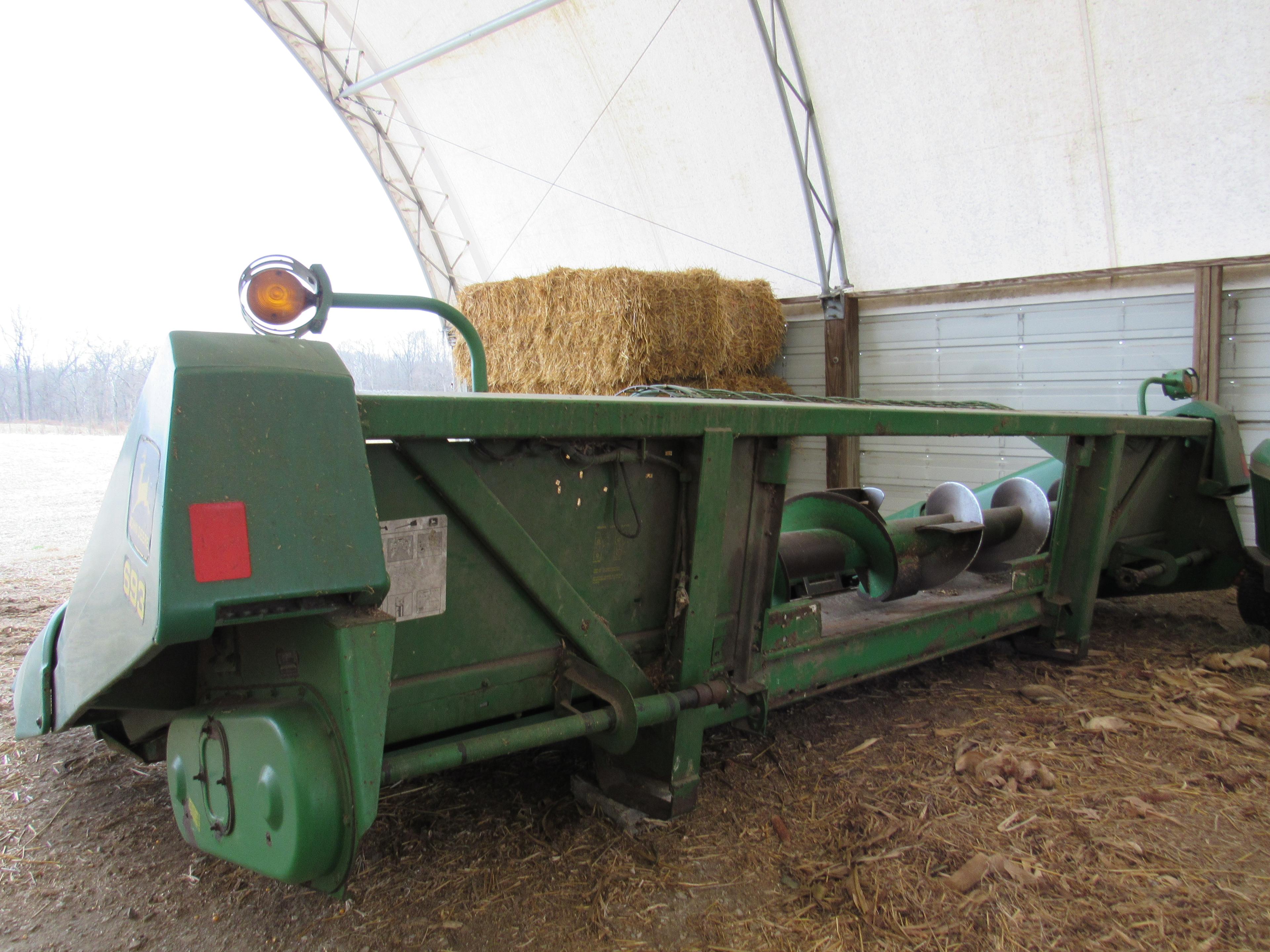 John Deere 693 cornhead