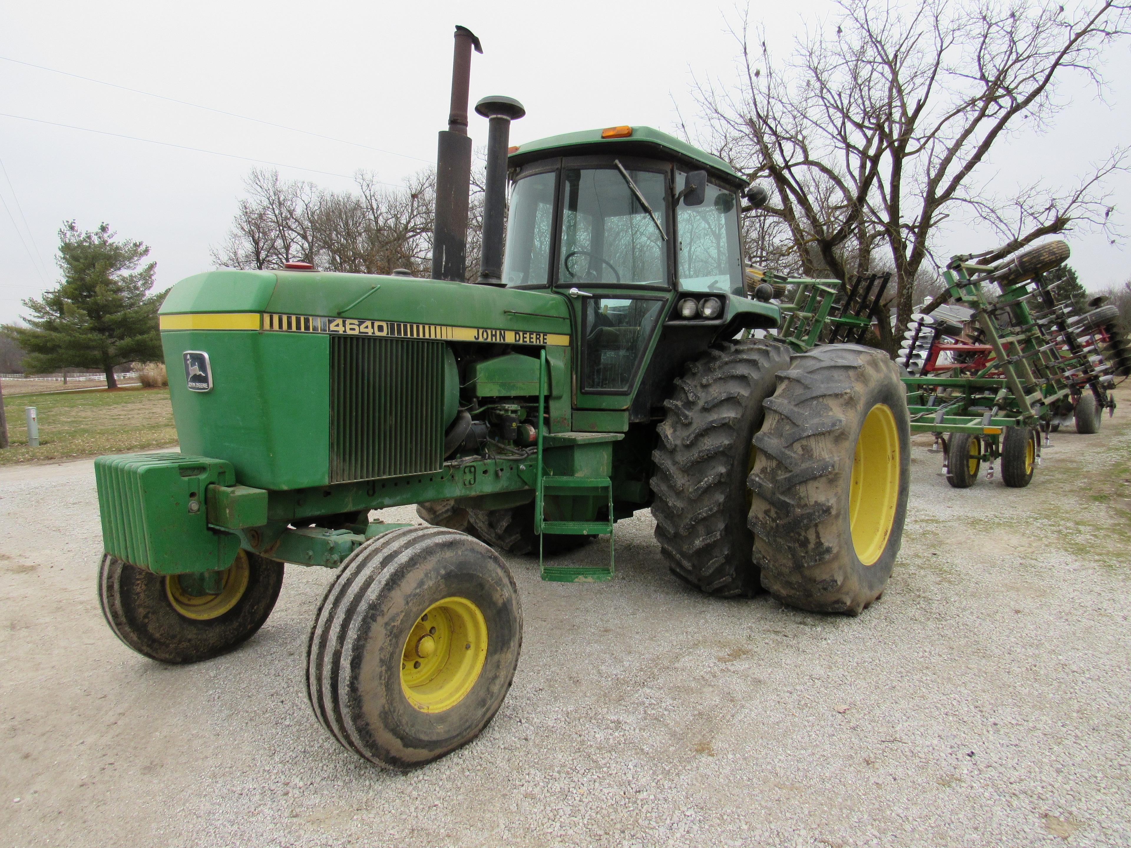 John Deere 4640 tractor