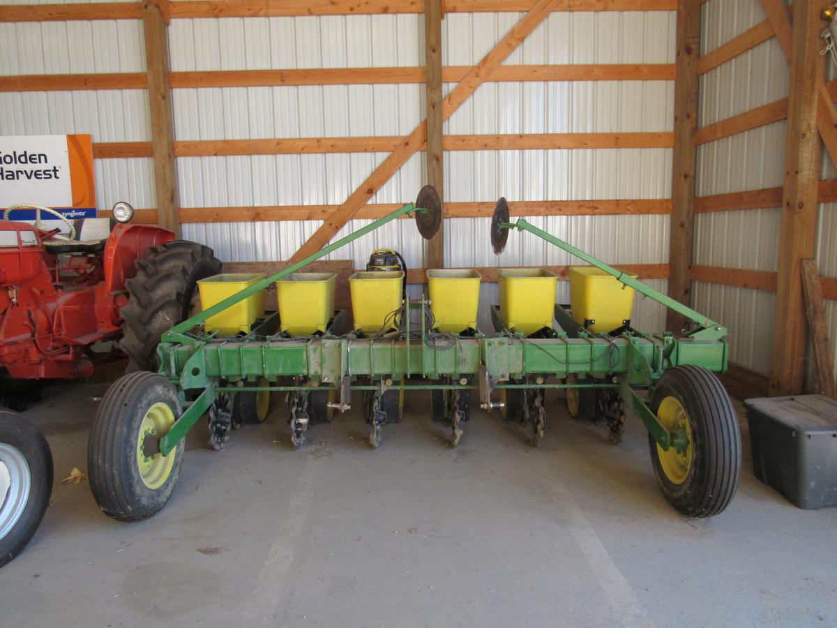 JD 7000 planter 6-20" row, 3pt (plot planter)