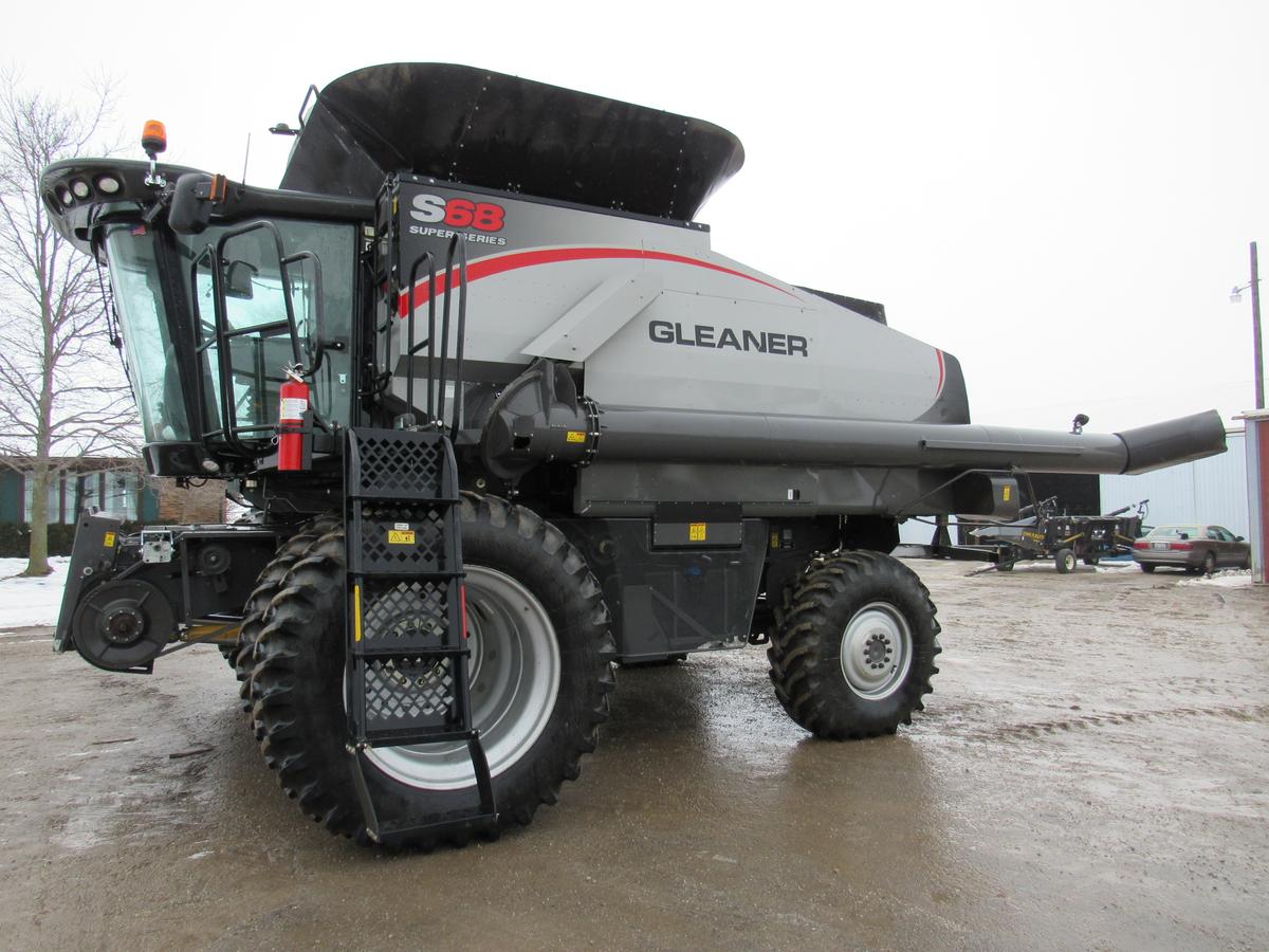 Gleaner combine S68 Super Series 1454 hrs