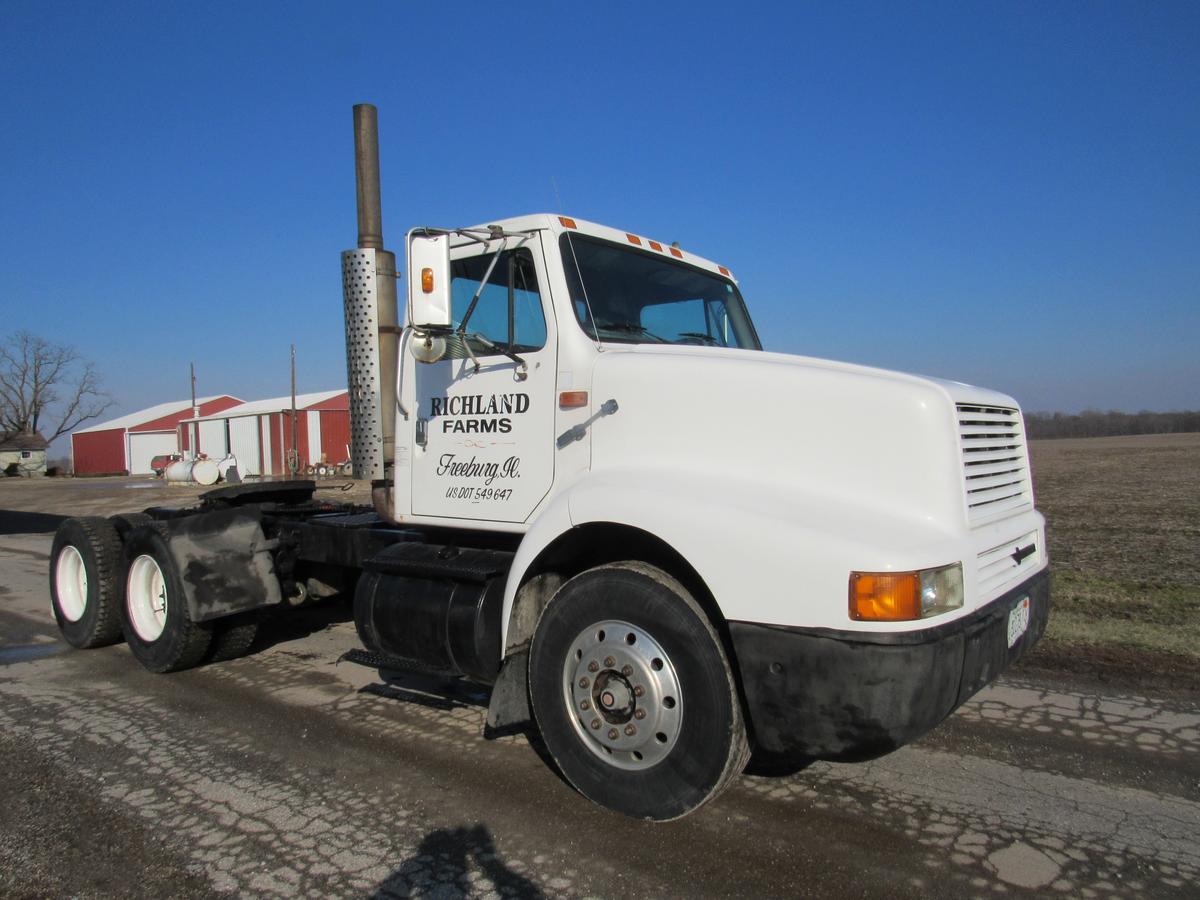 1995 IH 8200 semi tractor, 13 sp, cummins