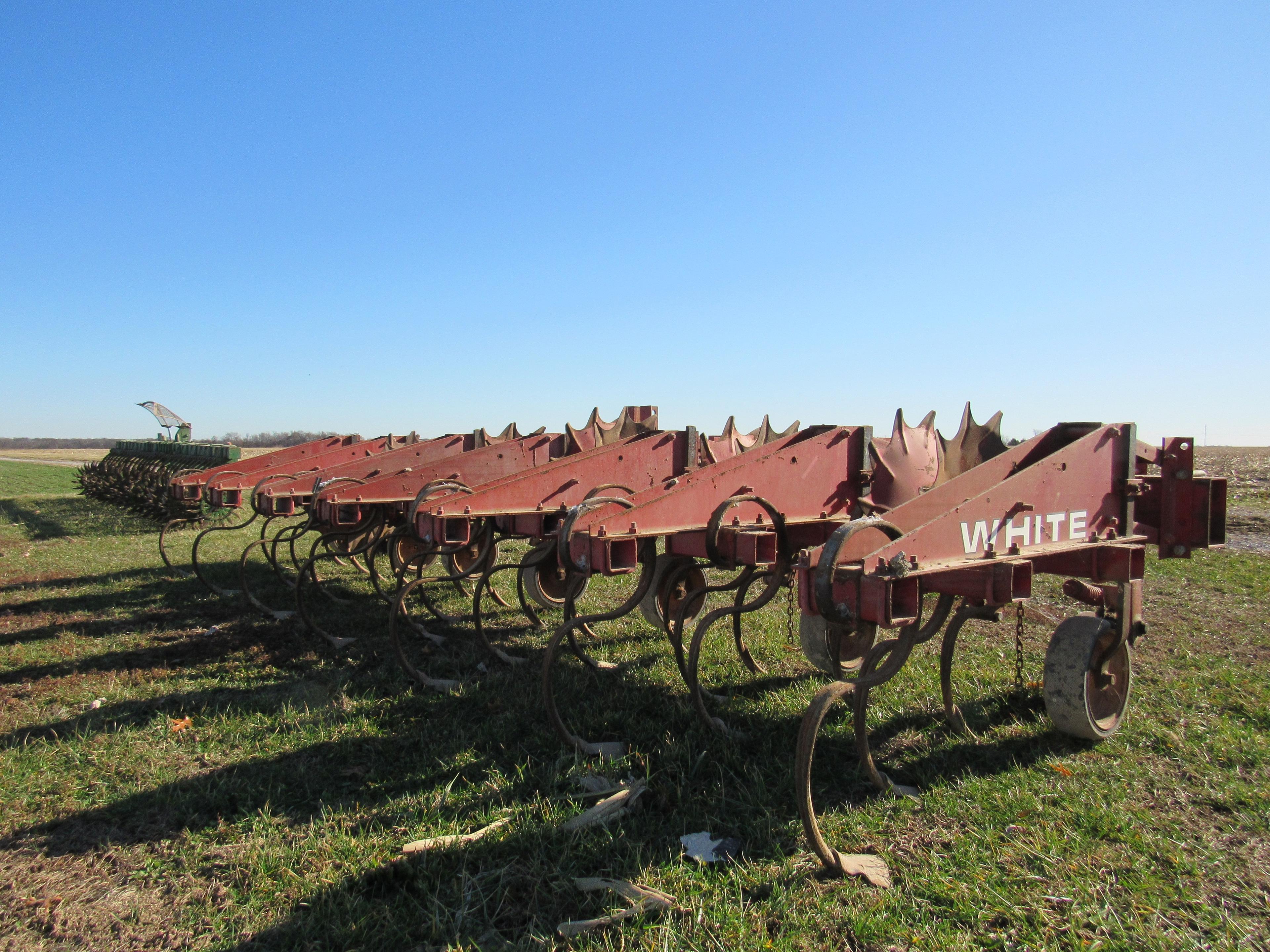 White 378 6 rpw cultivator w/ fenders