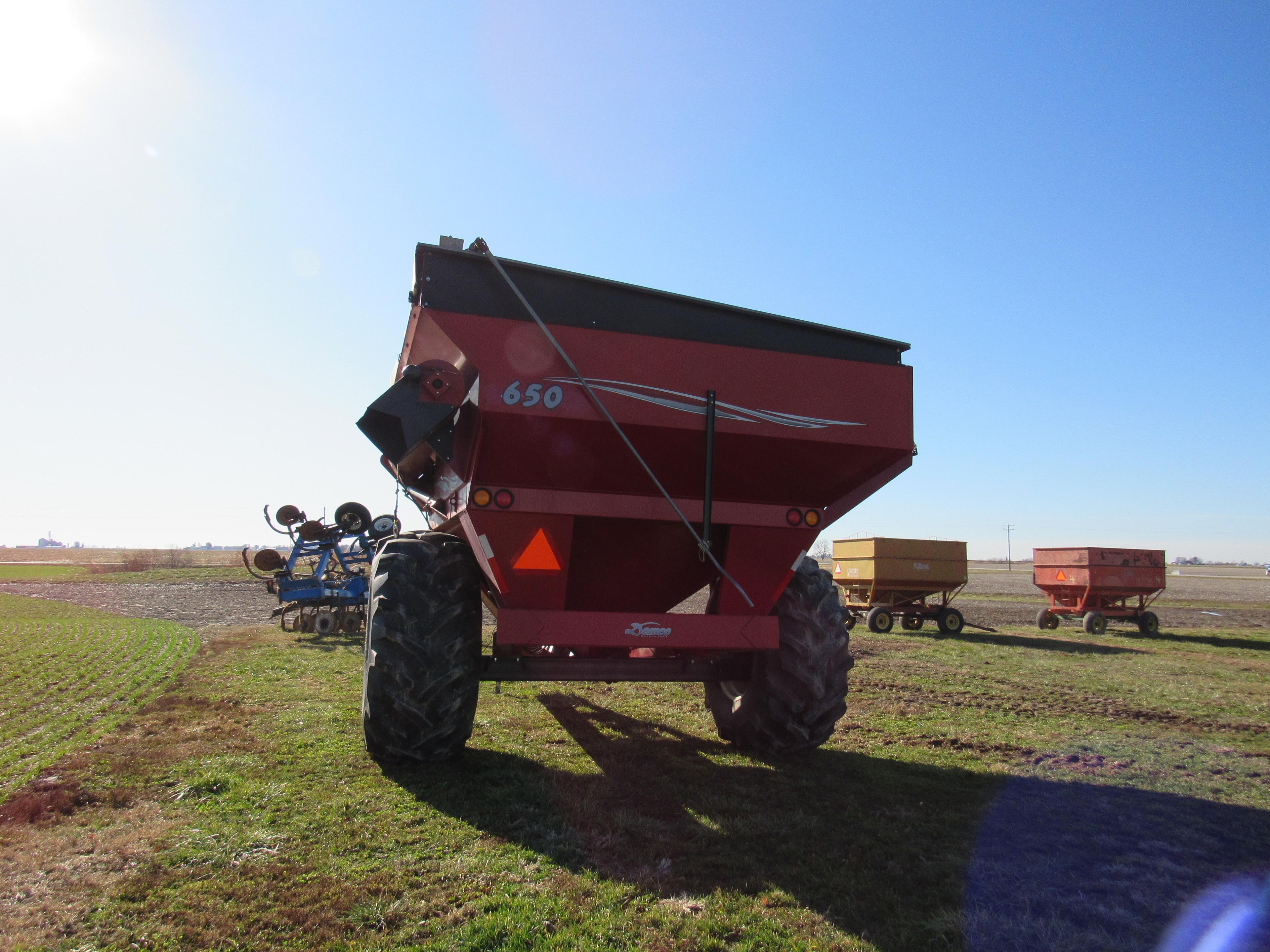 Demco 650 Grain Cart scale, 30.5L-32 tires, roll tarp