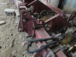 IH 133 Cultivator 8-30 & shields, hyd fold Danish tine