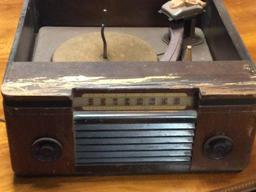 VICTROLA PLAYER AND RADIO