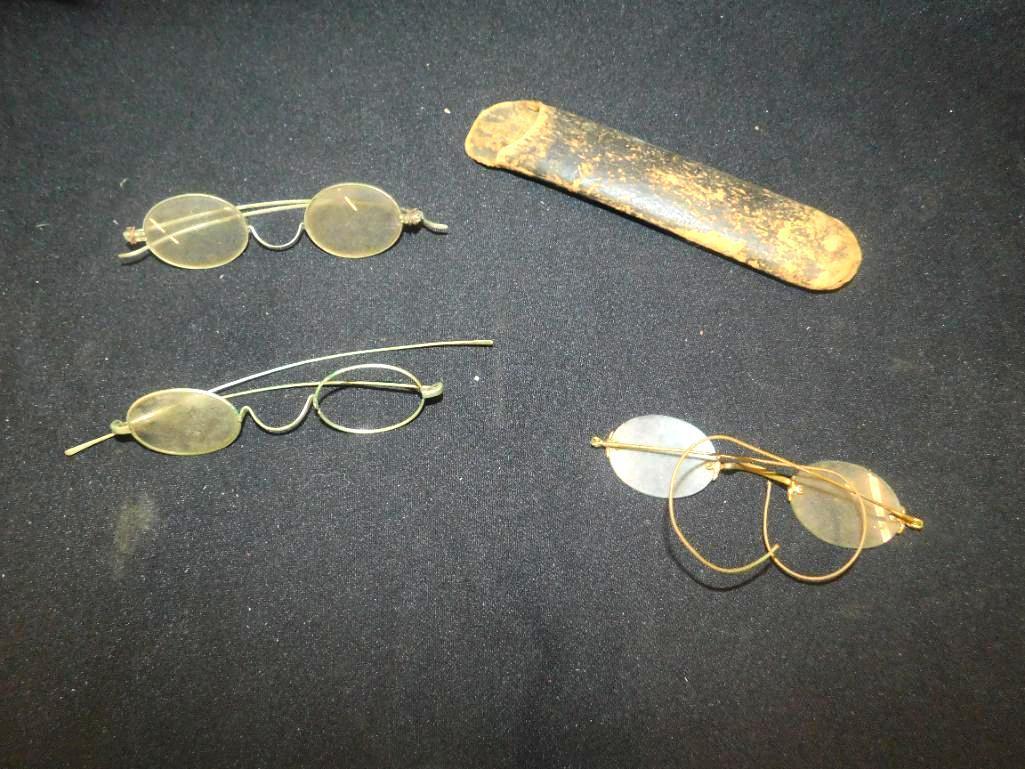 LOT WITH OLD EYEGLASSES