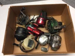 LOT OF FISHING REELS