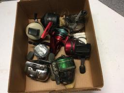 LOT OF FISHING REELS