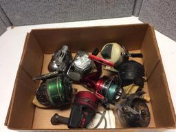 LOT OF FISHING REELS