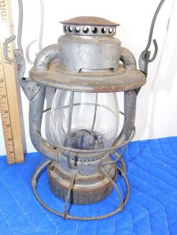 Dietz Vesta Antique Railroad Globe Oil Lantern