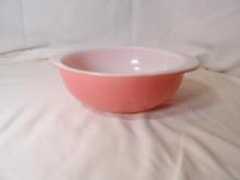 SMALLER VINTAGE PINK PYREX HANDLED BOWL. APPROX 8" DIAMETER NOT INCLUDING HANDLES