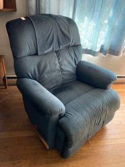 Fairly NEW LA-Z-BOY Recliner