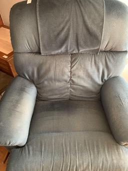 Fairly NEW LA-Z-BOY Recliner