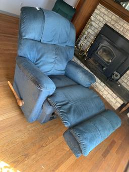 Fairly NEW LA-Z-BOY Recliner