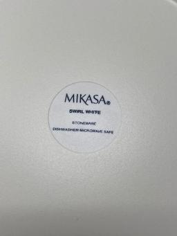 12 Mikasa "Swirl White" Dinner Plates