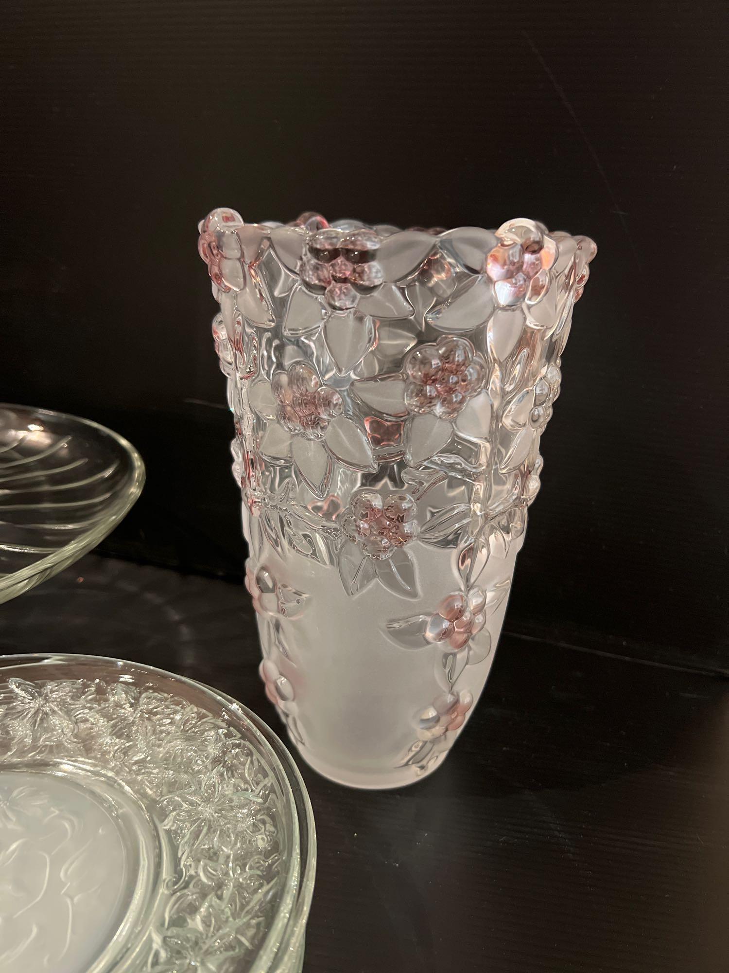 Clear Glass Cake Stand, 6 Plates, Frosted Vase with Pink Accents, Serving Dish with Metal Stand