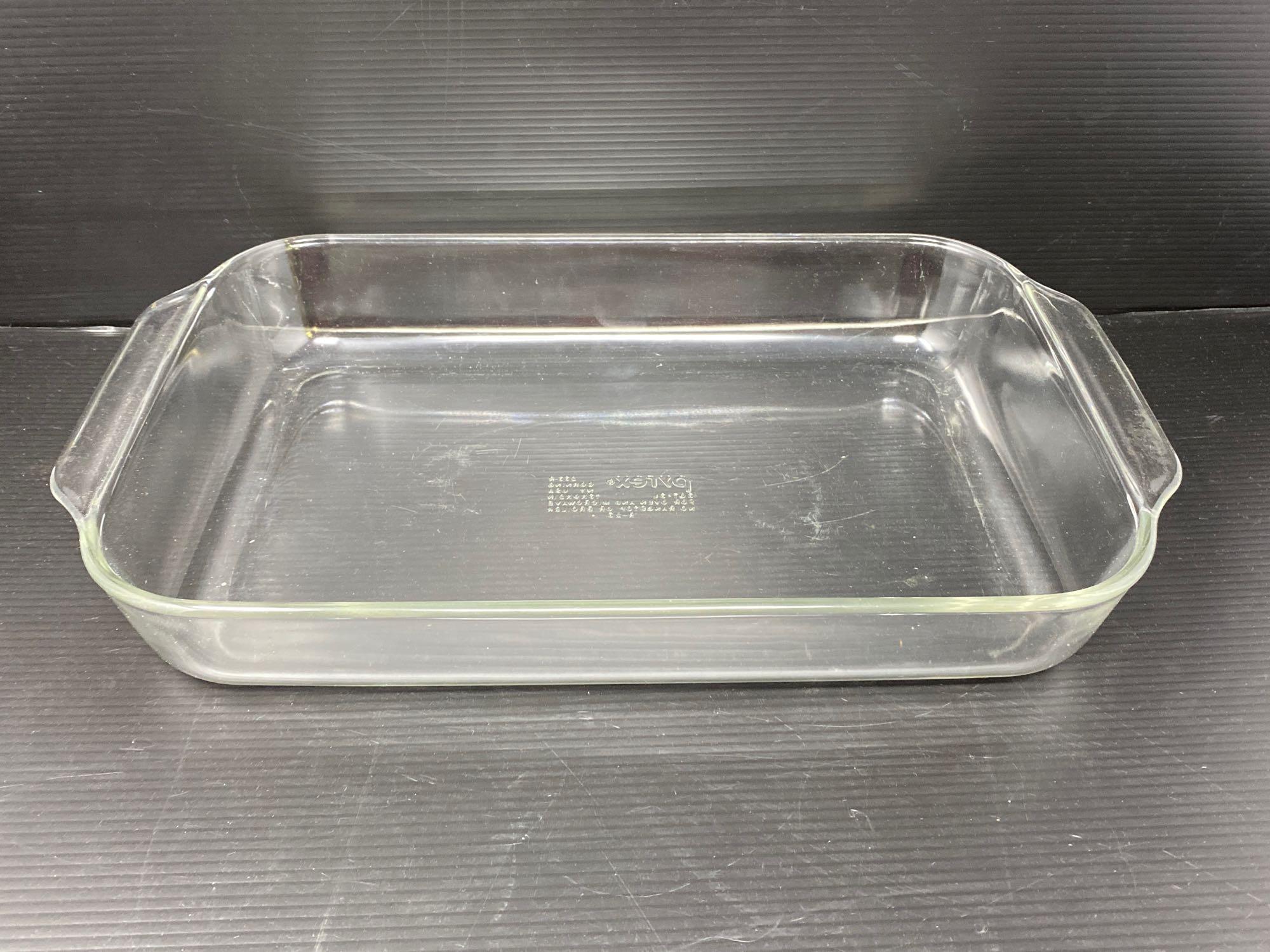 2 Pyrex Rectangular Baking Dishes