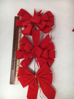 Christmas Bows, Ribbon and 26" Round Skirt or Table Cover