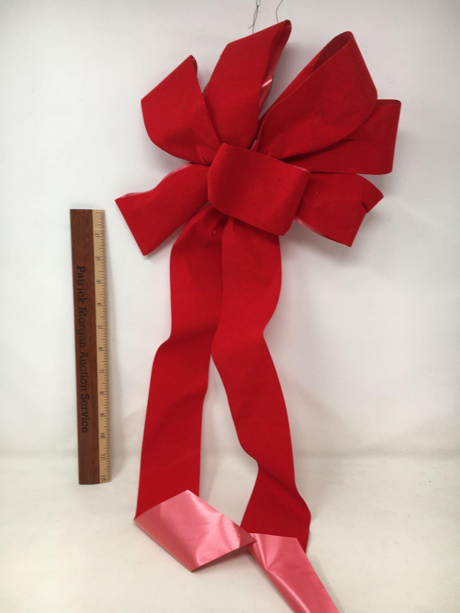 Christmas Bows, Ribbon and 26" Round Skirt or Table Cover