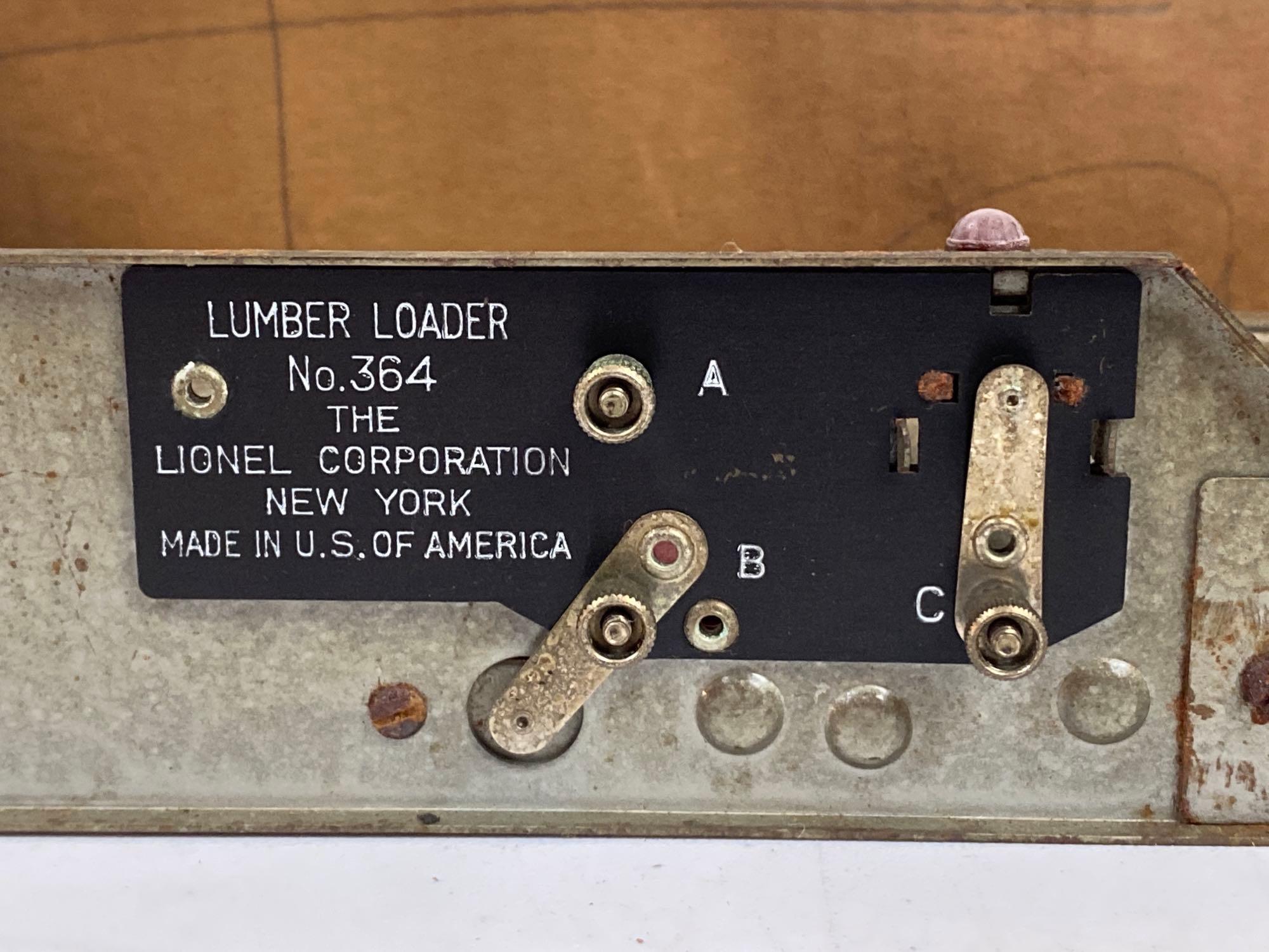 Lionel No. 364 Lumber Loader with original box and Vintage Type UTC Lionel Universal Lockon Piece