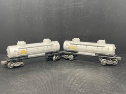 2 Lionel 2465 Sunoco Tanker Cars