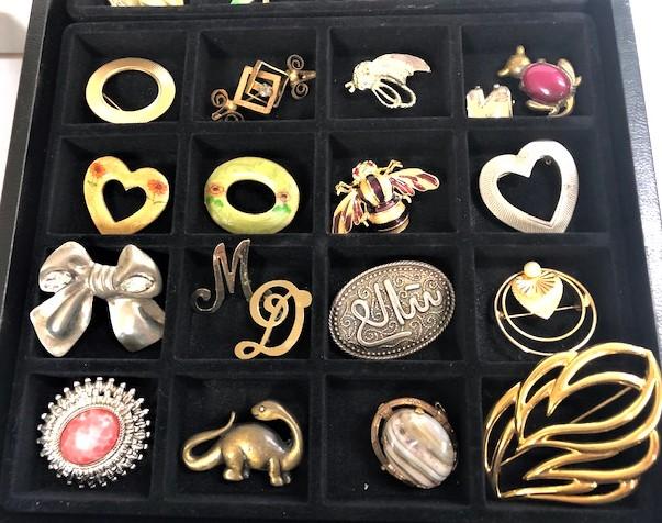 Approx 55 Vintage and Costume Broaches