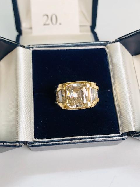 18KT YELLOW GOLD 5.06CT GIA CERTIFIED DIAMOND RING WITH TRAPEZOID CUT SIDE DIAMOND SETTING