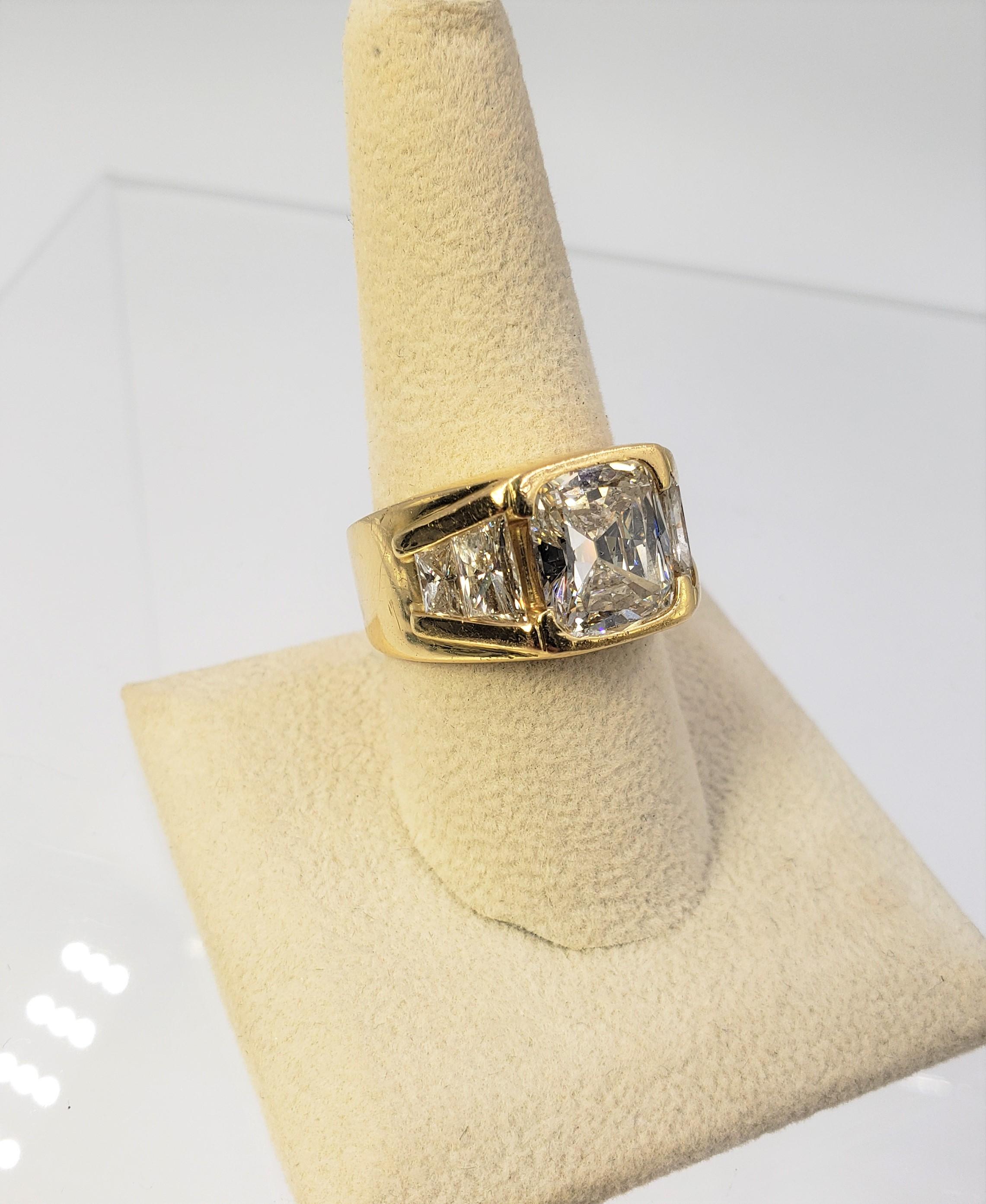 18KT YELLOW GOLD 5.06CT GIA CERTIFIED DIAMOND RING WITH TRAPEZOID CUT SIDE DIAMOND SETTING