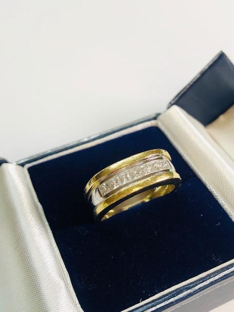 18KT YELLOW GOLD 7 DIAMOND RING