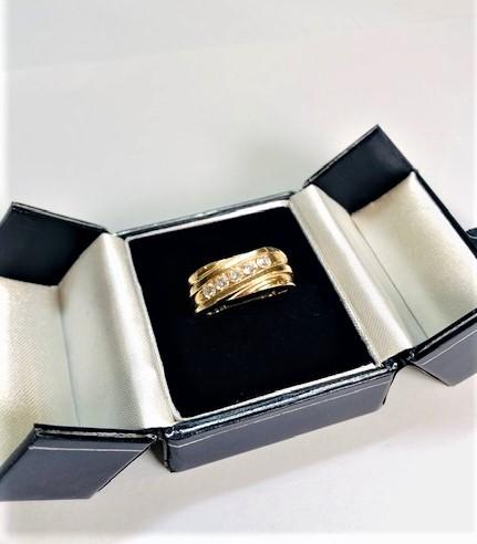 14KT YELLOW GOLD DIAMOND RING