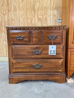 3 DRAWER NIGHTSTAND