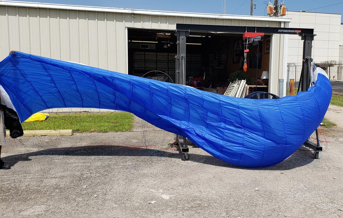 BLUE PARACHUTE