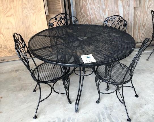 OUTDOOR PATIO TABLE SET - 48" UMBRELLA TABLE WITH 4 CHAIRS