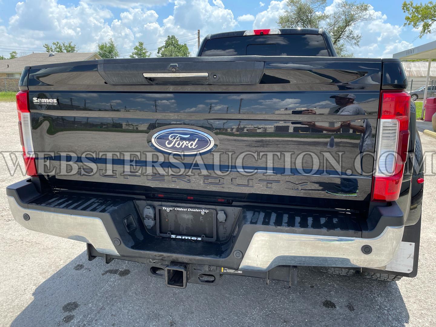 2019 FORD F-350 LARIAT CREW CAB TRUCK