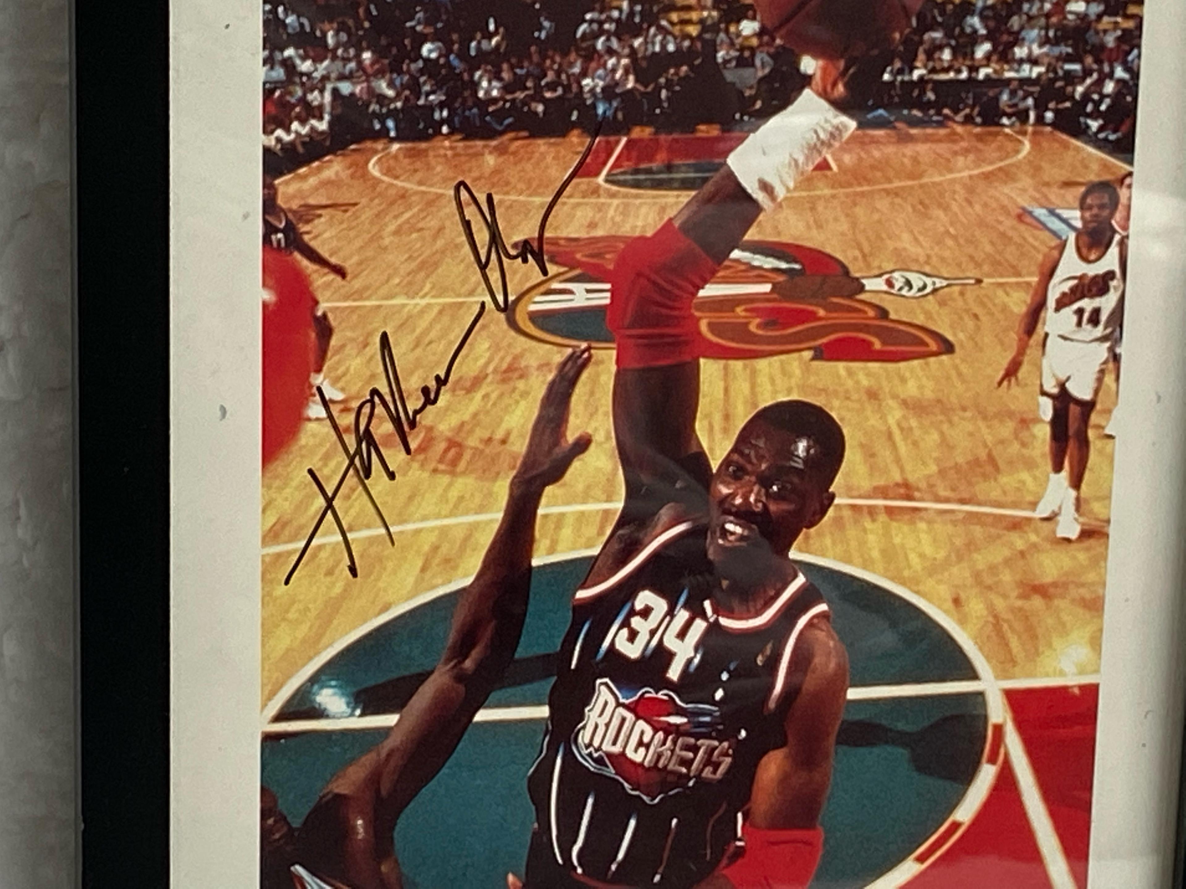 HAKEEM OLAJUWON - HOUSTON ROCKETS SIGNED PHOTOGRAPH & HAT